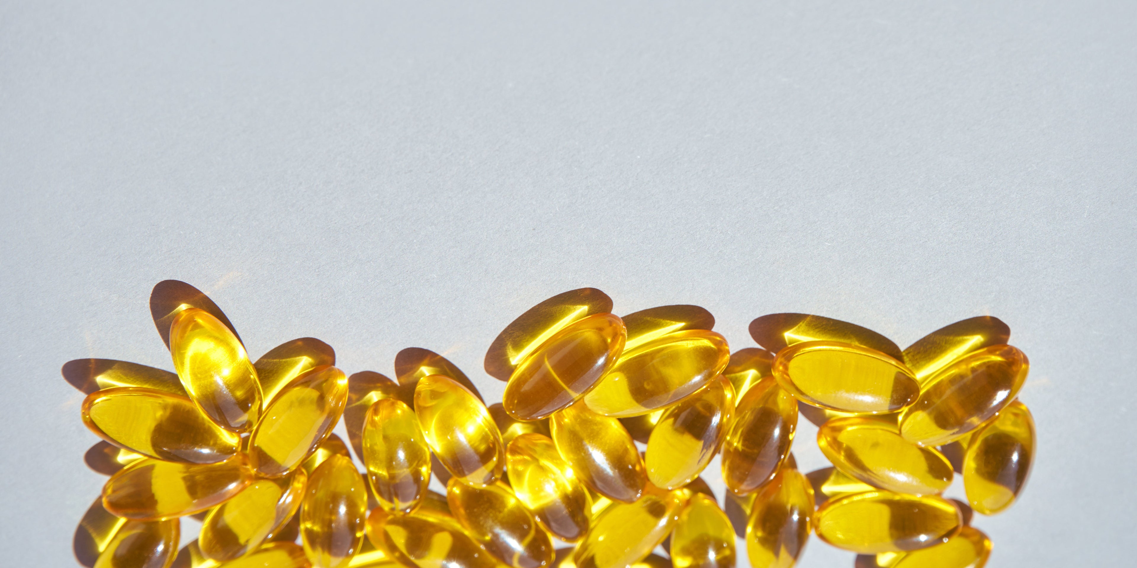 Plusieurs capsule d'huile de Nigelle regroupé