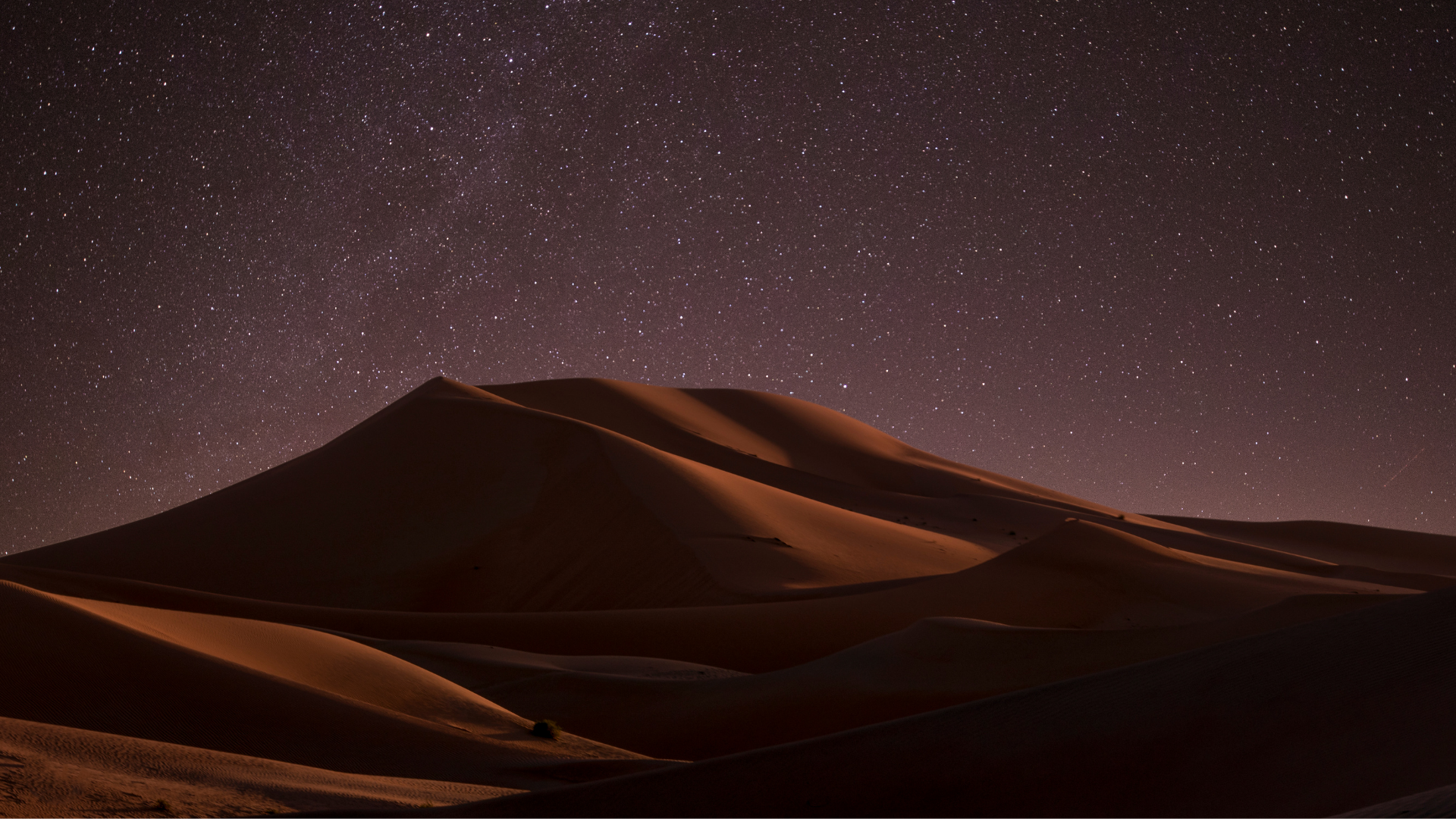 Désert de nuit avec ciel étoilé