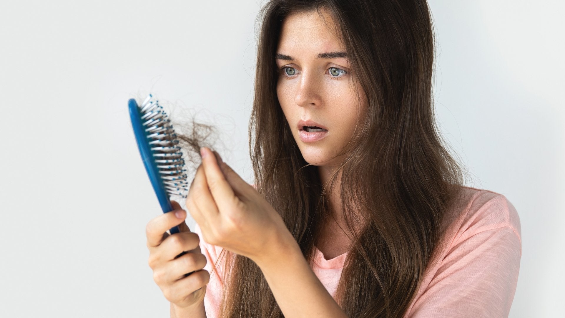 Chute de cheveux et Nigelle : un remède naturel - lofficinedumonde.fr