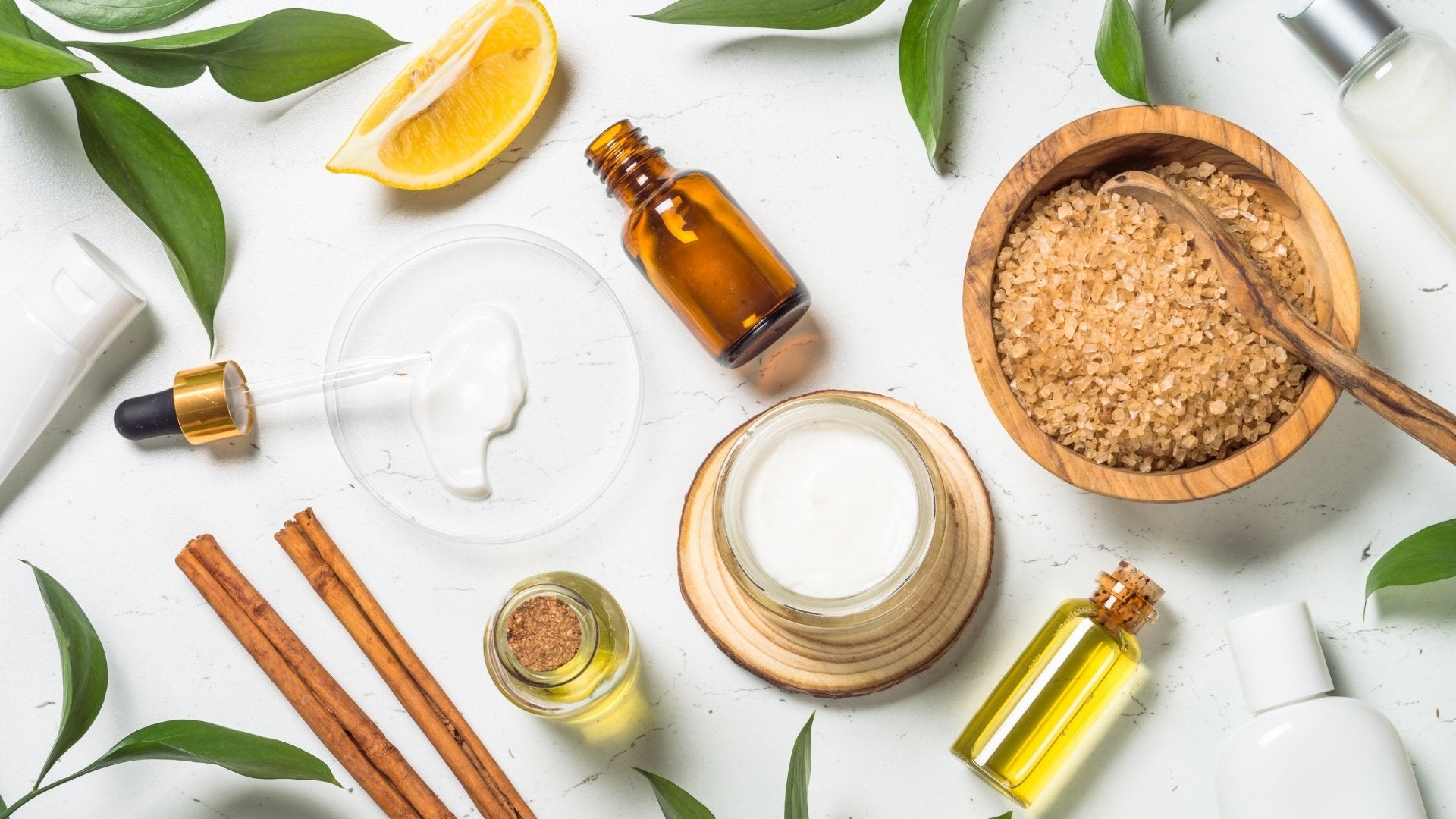 Cosmétiques naturels à base de plantes : découvrez les secrets de beauté de la nature - lofficinedumonde.fr