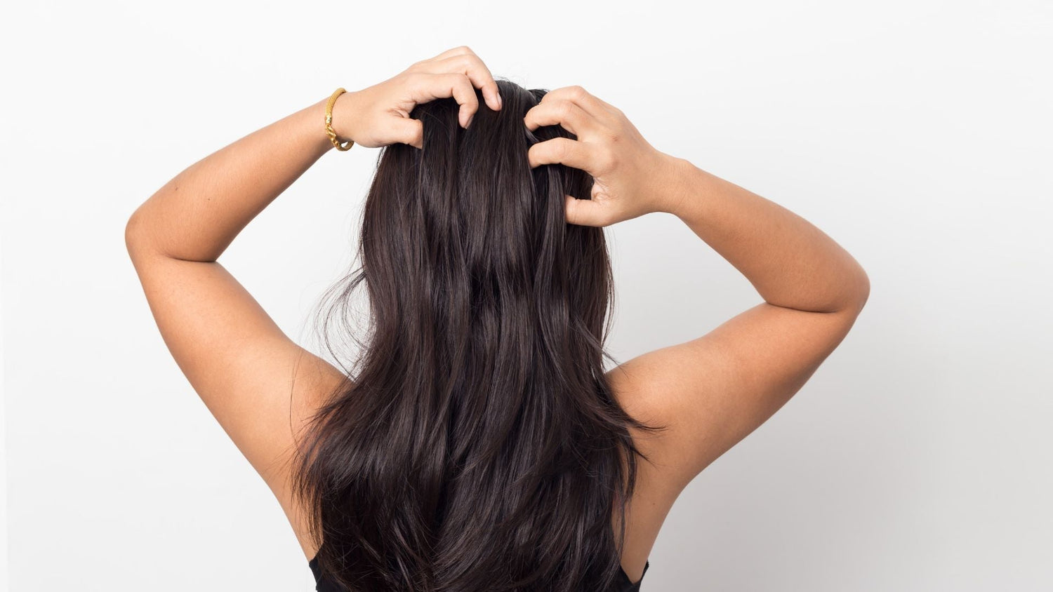 Les mauvaises habitudes à éviter pour le soin de vos cheveux - lofficinedumonde.fr